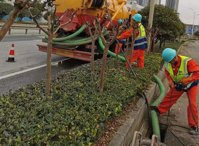 乌拉特前市政管道清淤